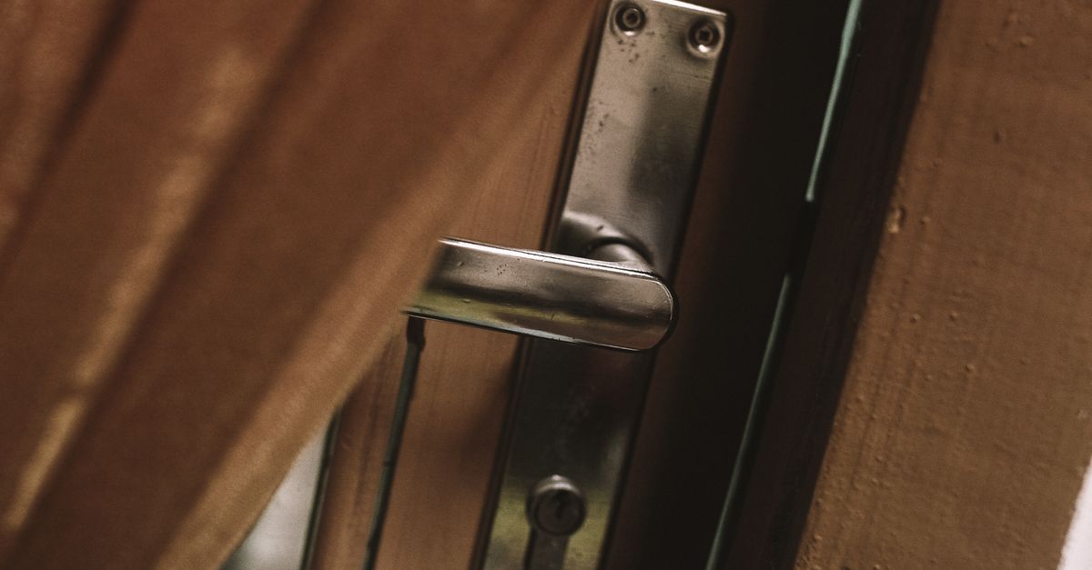 front door lock key — Fort Washington Locksmiths