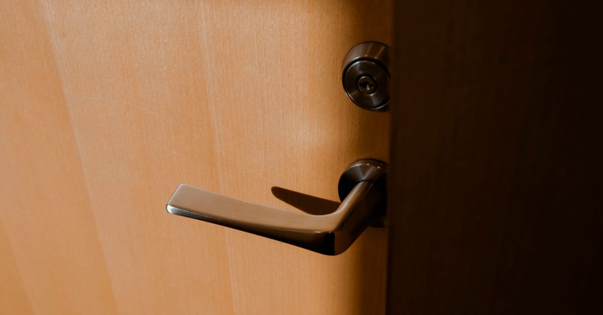 front door lock key — Fort Washington Locksmiths